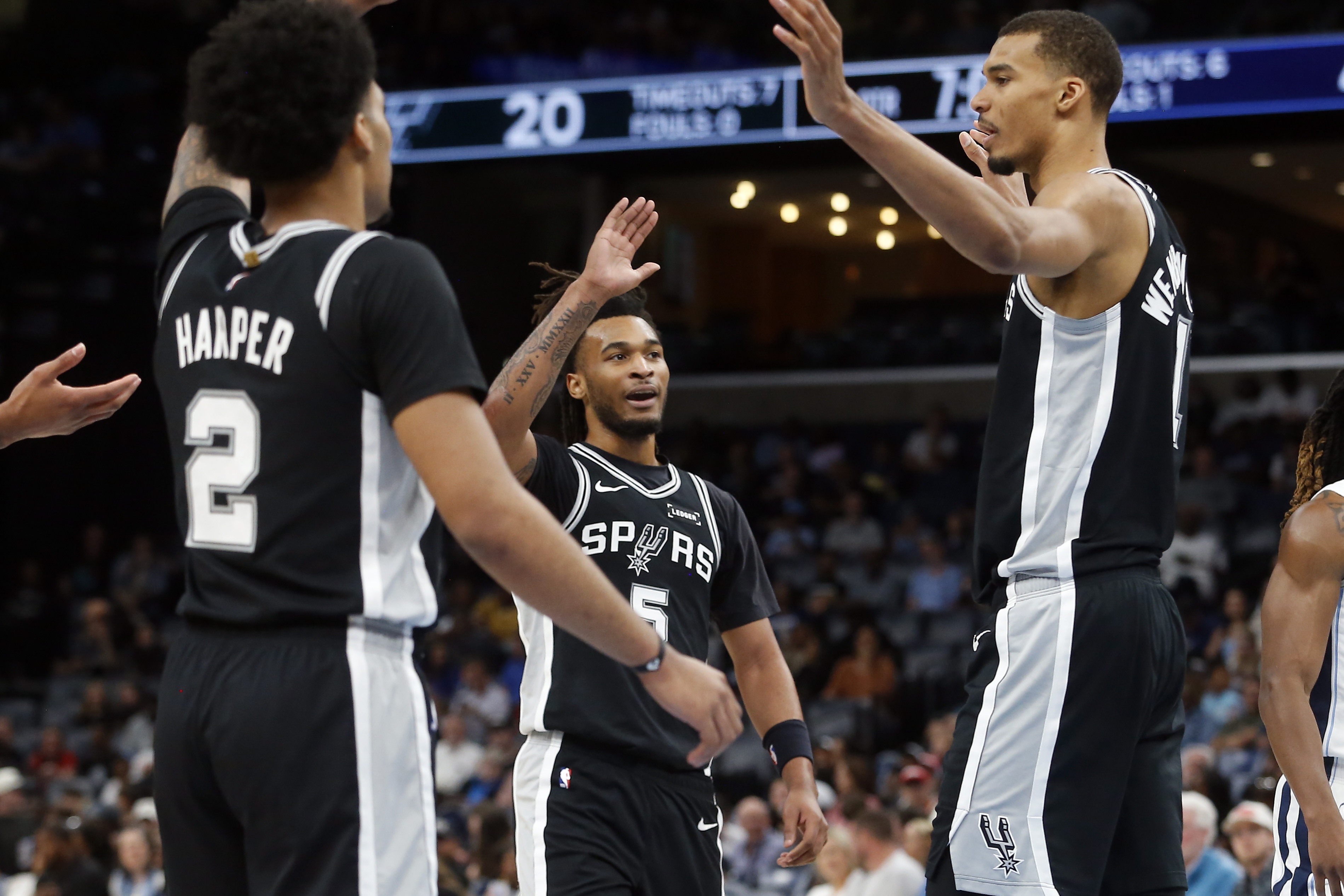 乐鱼电竞官网-NBA彩经：马刺大胜雄鹿 活塞力擒森林狼 爵士不敌太阳